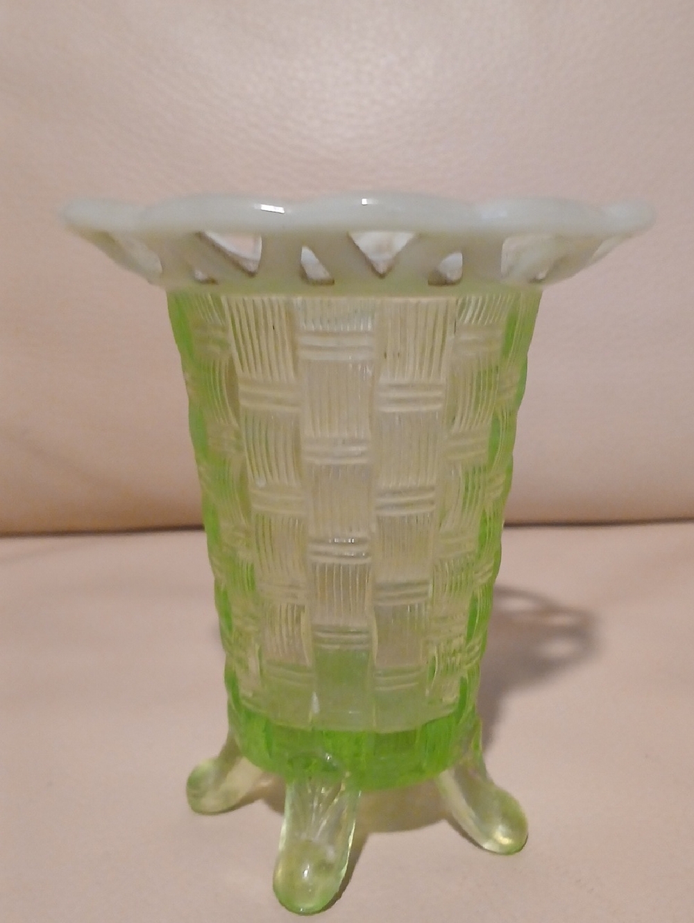Vintage Fenton Green Glass Vase. EUC